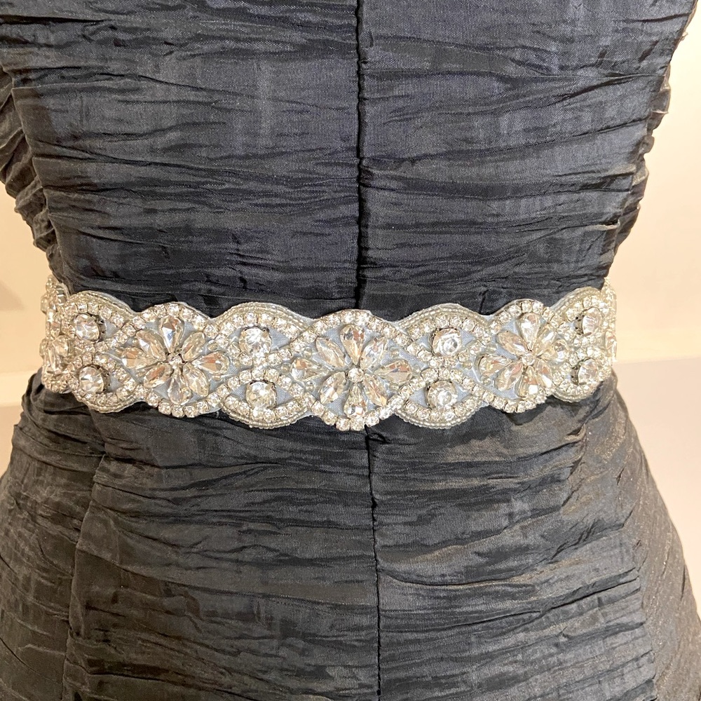 Crystal belt